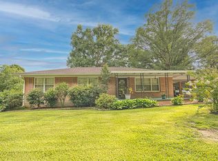 411 Dogwood Dr, Greenwood, SC 29646