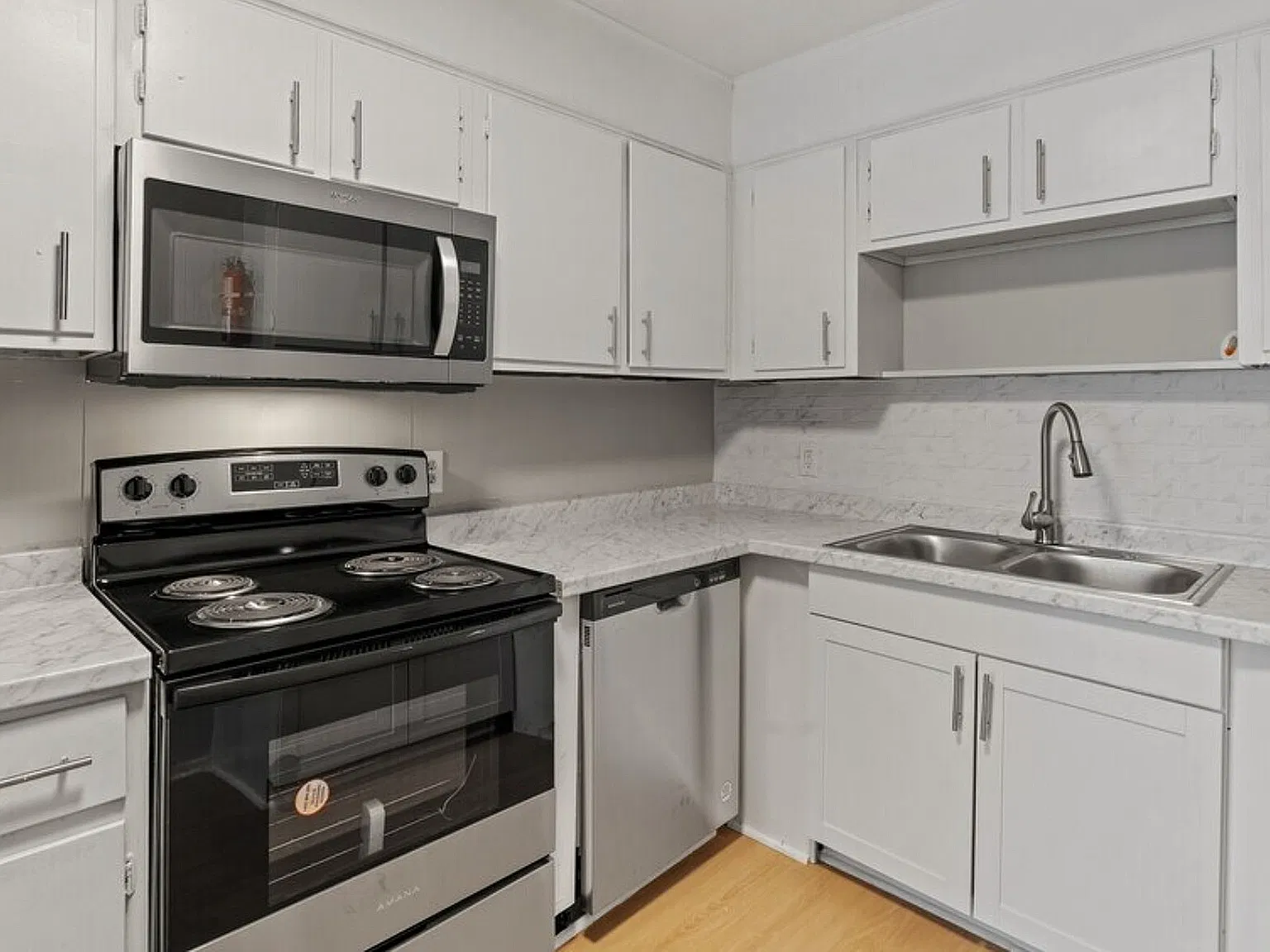 Cedarwood Apartments — Photo 4