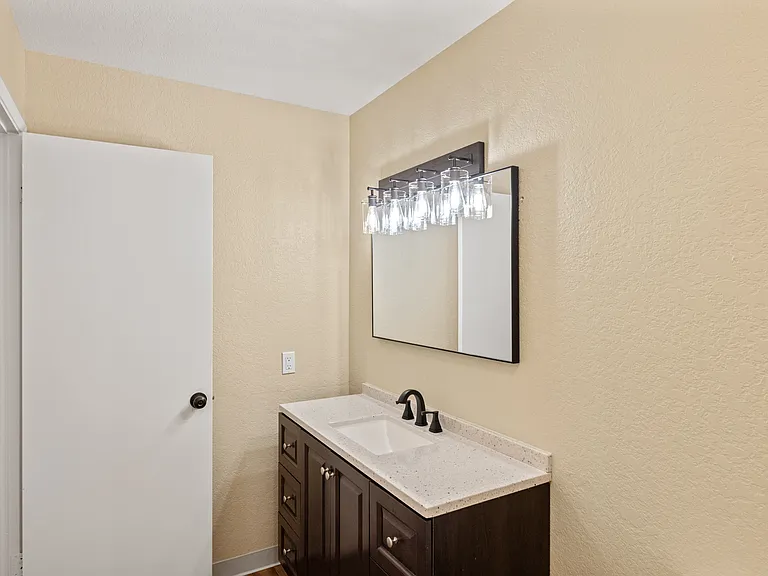 The Peppertree Apartments — Photo 18