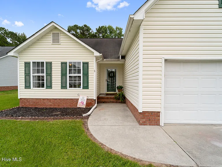 183 Bridlewood Dr — Photo 3