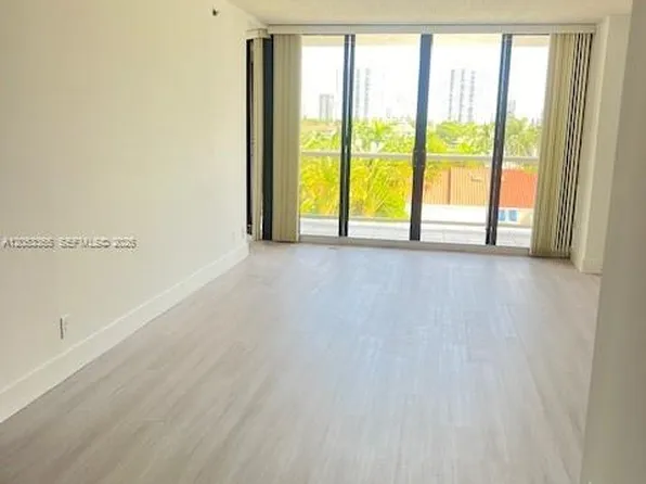 3600 Yacht Club Dr, Aventura, FL