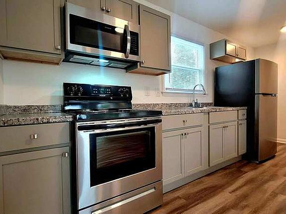 3rd image of 1518 W Clara Dr