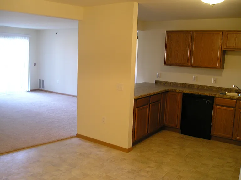 Commonwealth Village Apartments — Photo 3