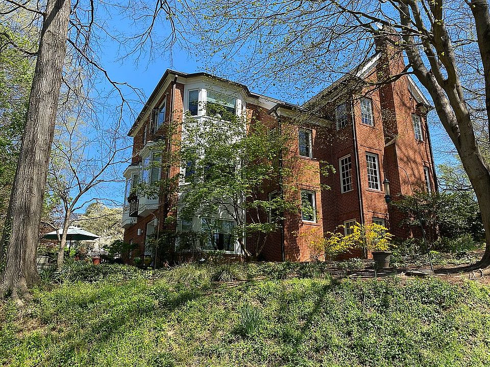 2nd image of 2318 Nebraska Ave NW