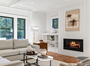 2 Lily Ln, Wenham, MA 01984