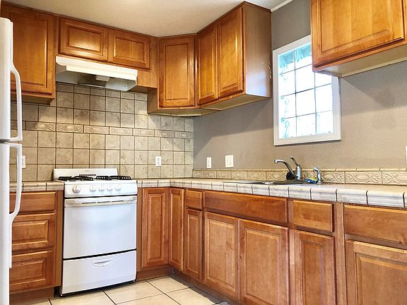 3rd image of 2407 Boxwood St #2411