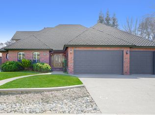 360 Country River Way, Sacramento, CA 95831