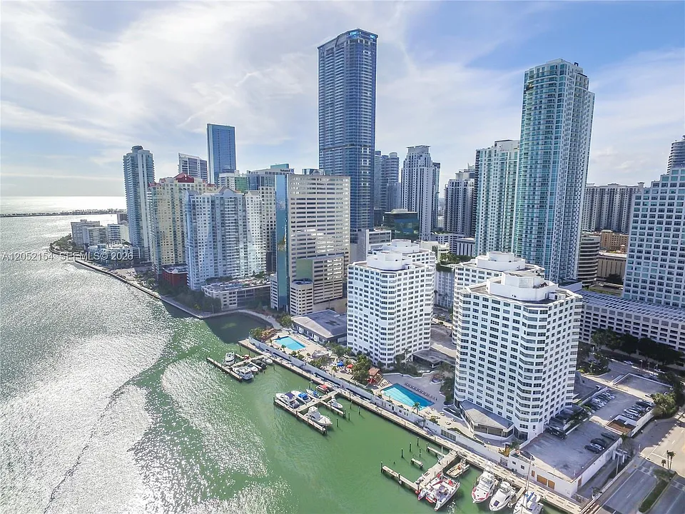 905 Brickell Bay Dr #623