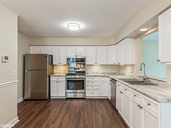 4th image of 1441 Laurel Oaks Dr