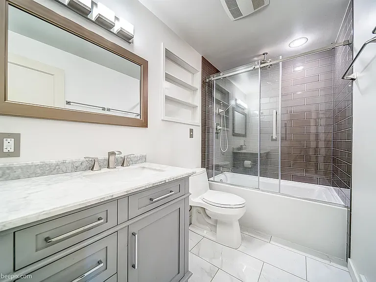 4524 N King Ct — Photo 14
