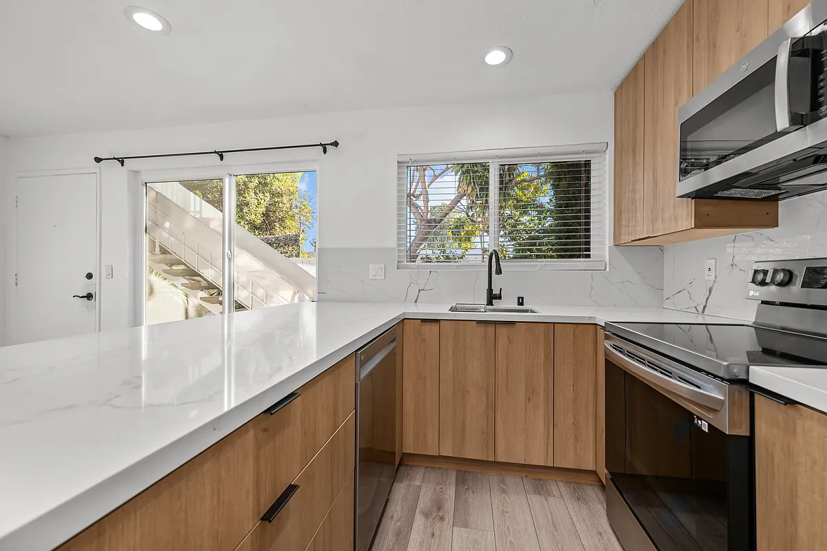 Building Photo - 4417 McClintock St #3