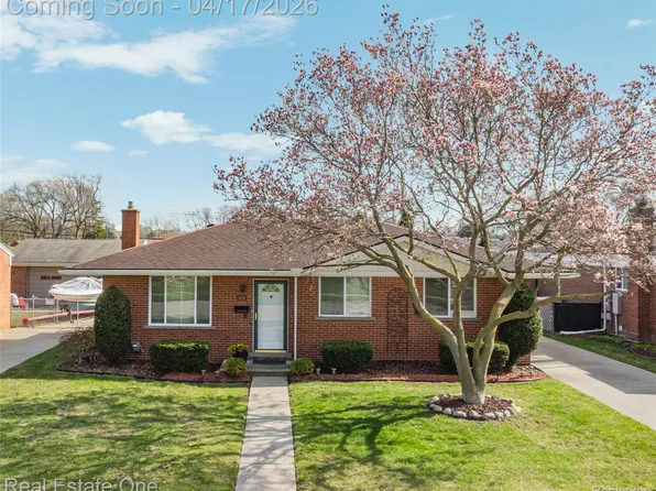 4656 Buckingham Dr, Warren, MI 48092