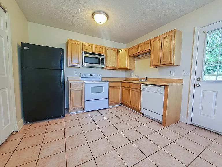 105 Kingsbury Ct — Photo 7