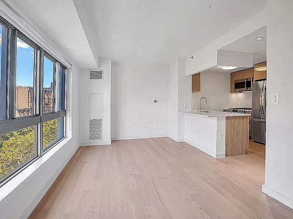 4th image of 171 W 131st St APT 513