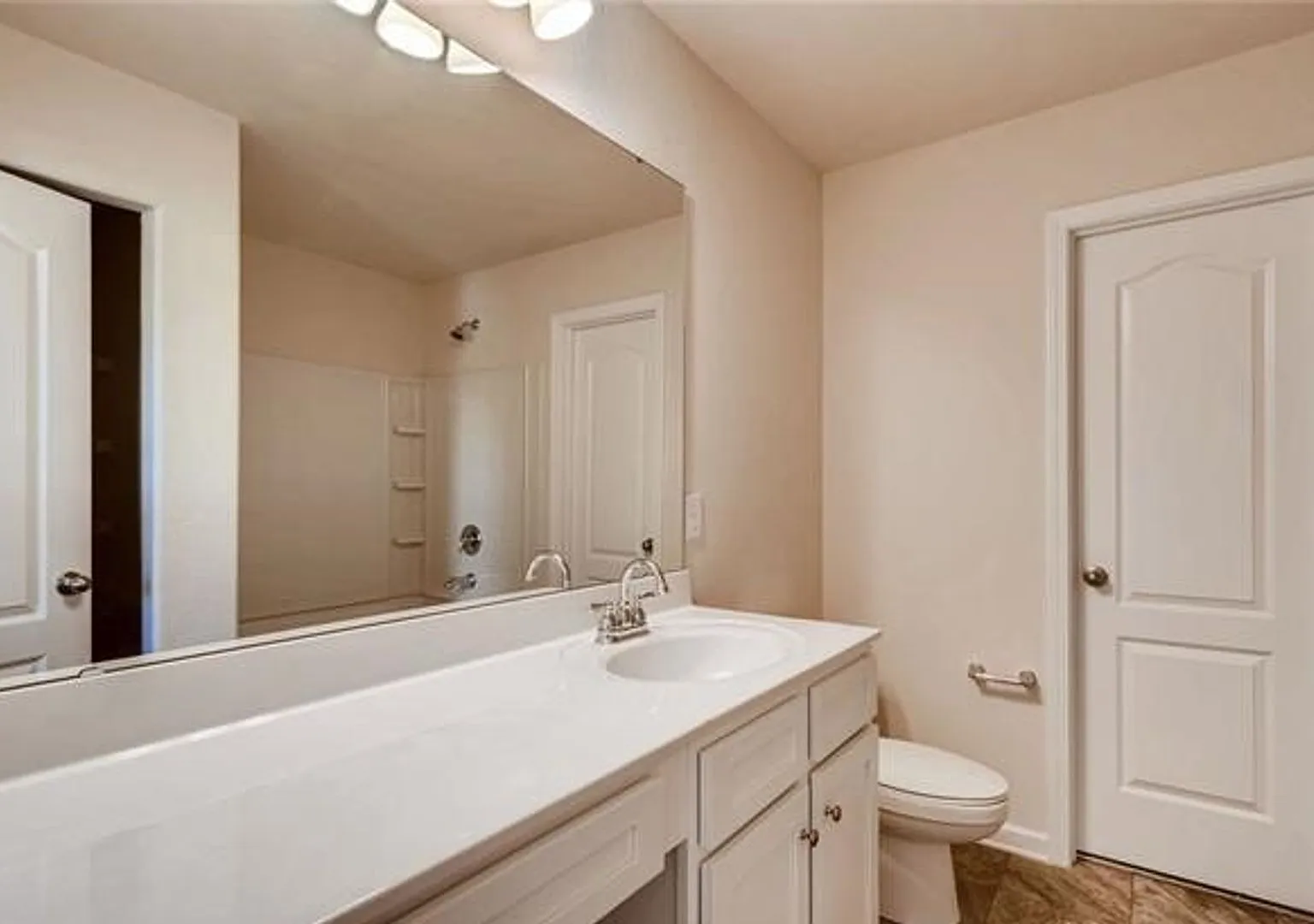 Beautiful 4BR townhome Minutes from the Airport — Photo 4