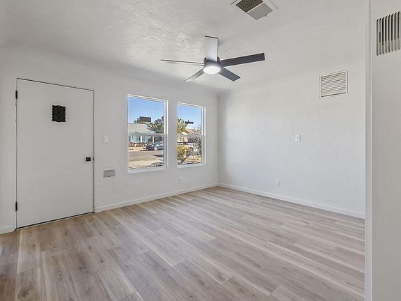5th image of 316 E Mariposa Street