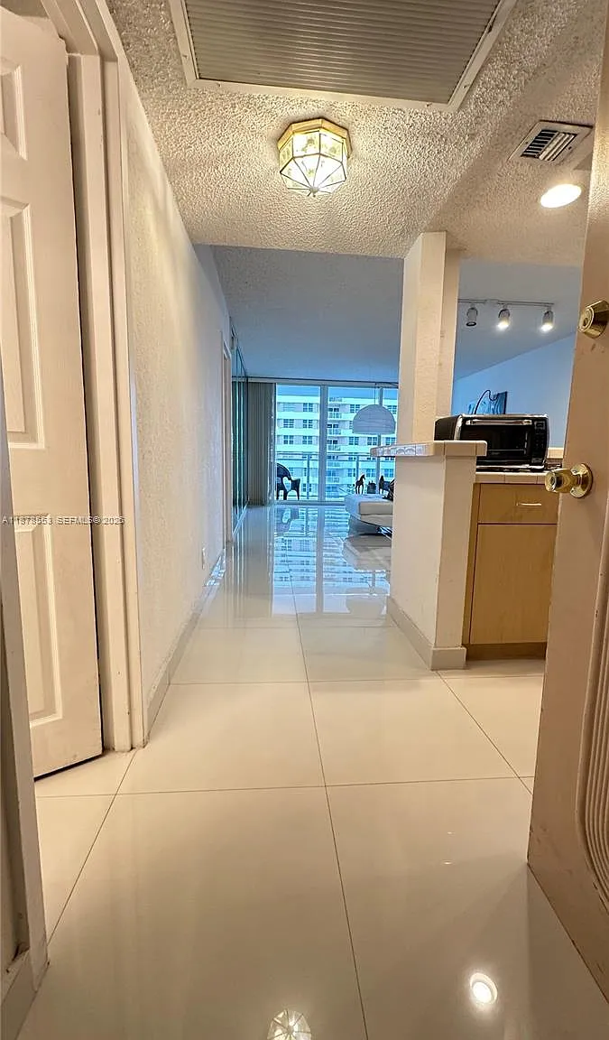Parker Plaza Condo Estate — Photo 4