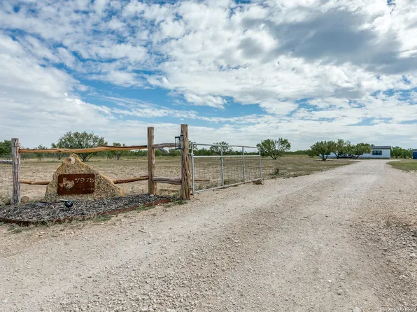 7975 county road 5223, Dhanis, TX 78850