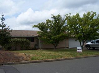 2346 Circle Dr, Roseburg, OR