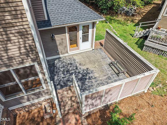 5th image of 2116 Camrose St