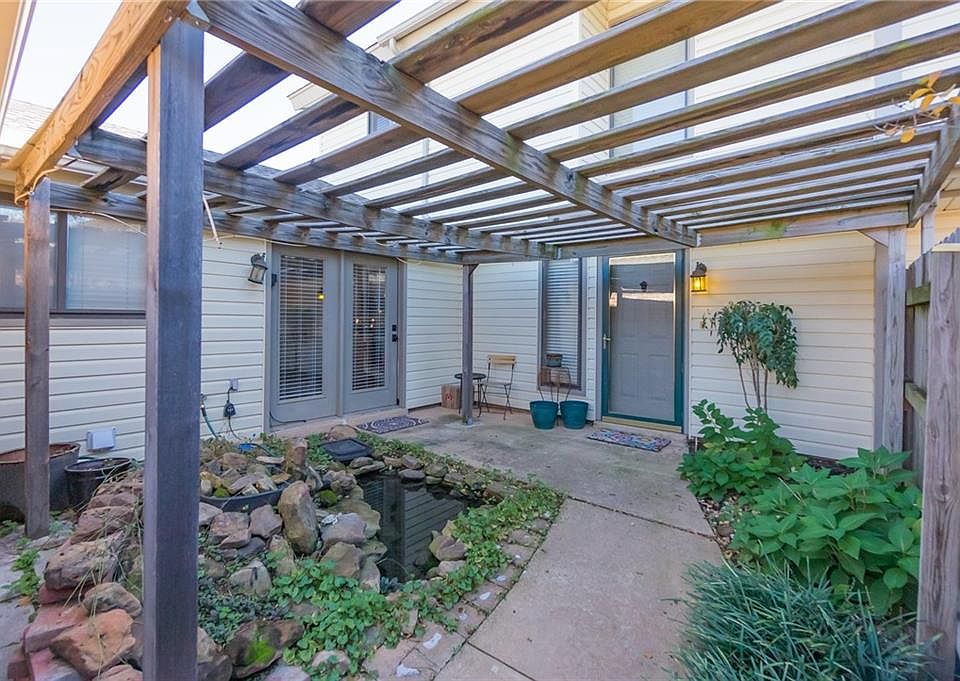 1st image of 612 Greenlea Chase W