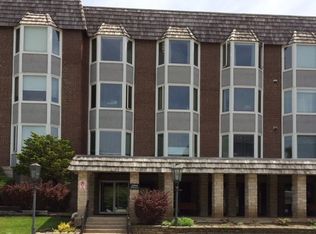 2400 Archbury Ln #21D, Park Ridge, IL 60068