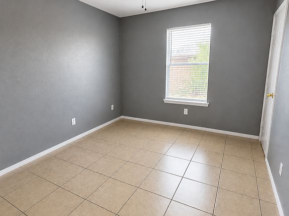 4th image of 1704 Spring Rose Cir #D