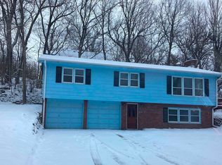 7911 N Ridge Dr, Omaha, NE 68112