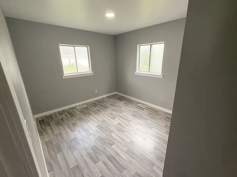 3256 Augusta St — Photo 2