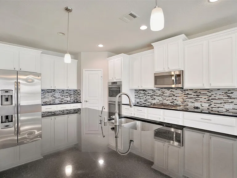 18 Garden Path Pl — Photo 14