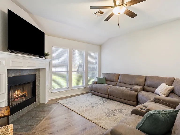 709 Bighorn Dr — Photo 7