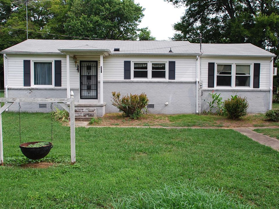1st image of 221 Chestnut Dr