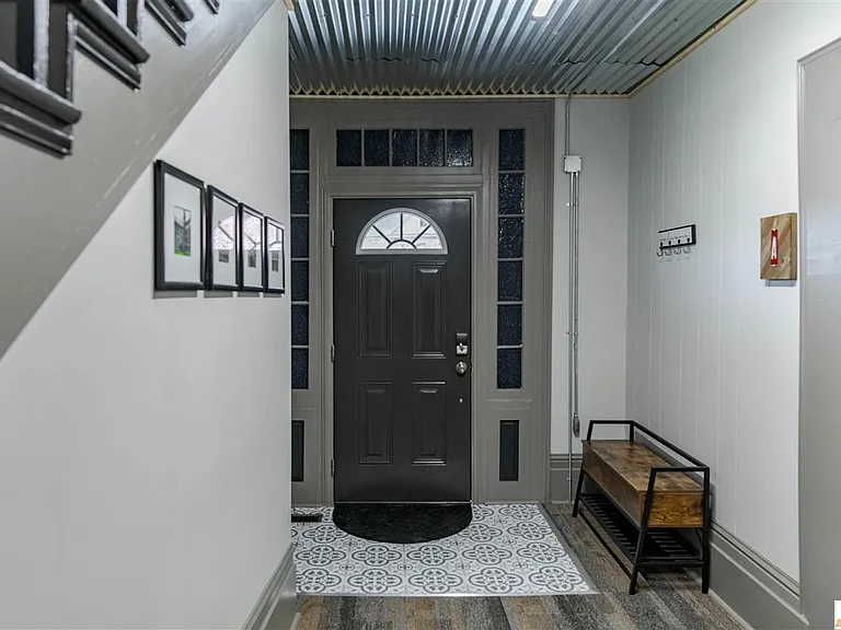 404 Washington St — Photo 3