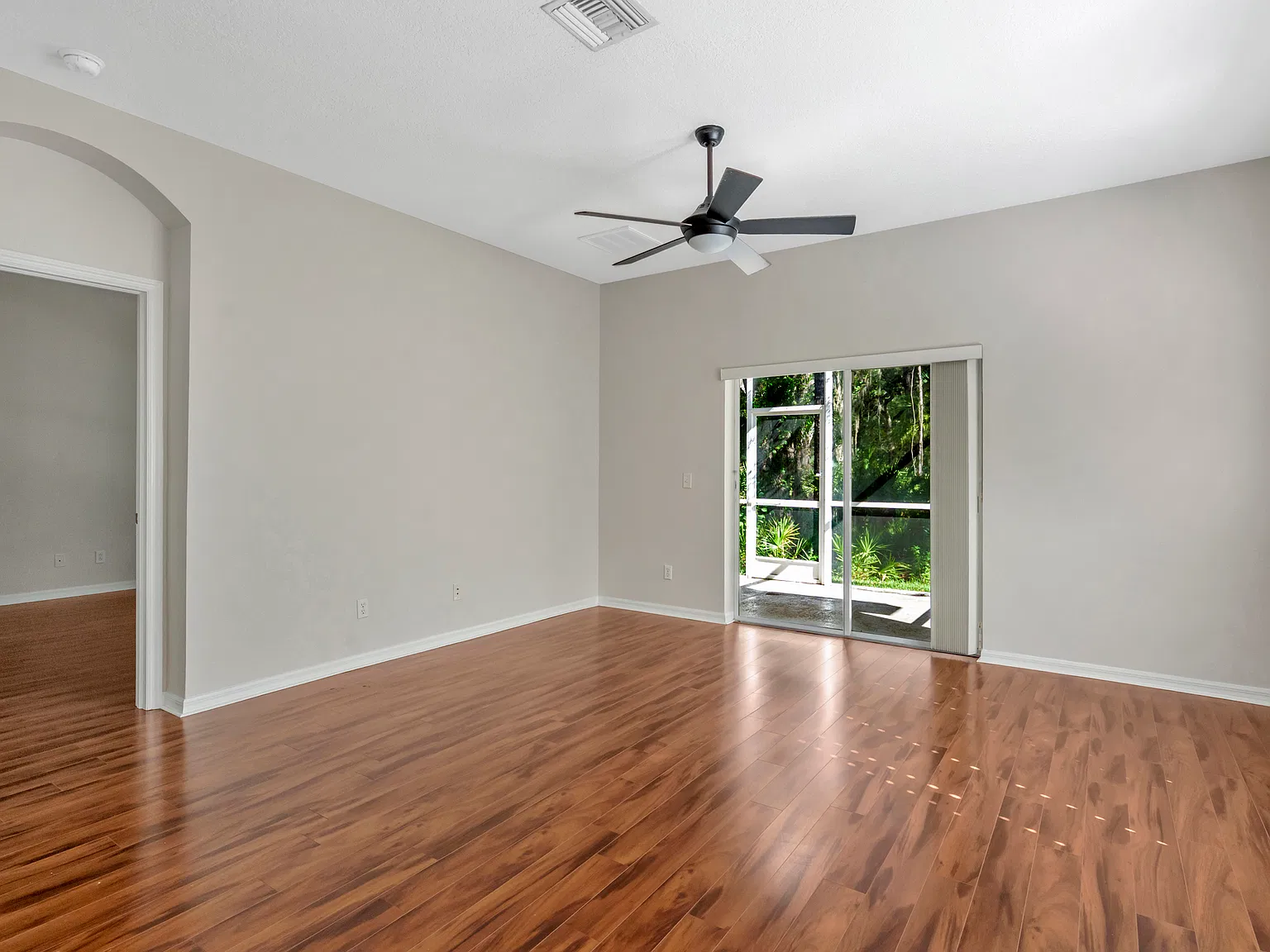 3 bed, 2.5 bath, 1670 sqft, $2,492 — Photo 4