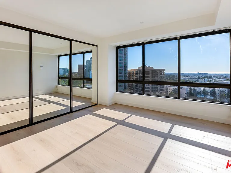 10551 Wilshire Blvd #1405 — Photo 38