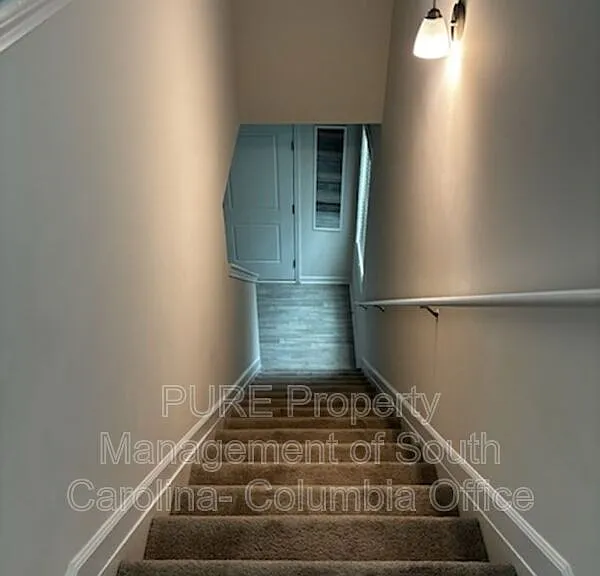 1155 Crescent Moon Loop — Photo 5