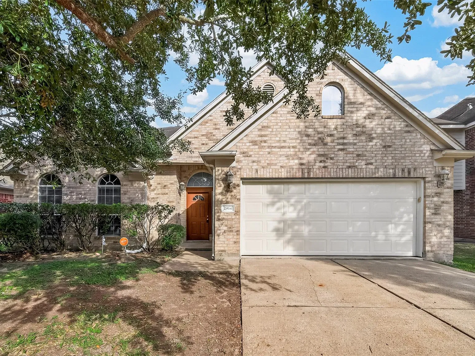4 bed, 2.5 bath, 2723 sqft, $2,500 — Photo 1
