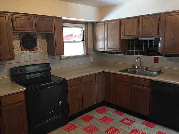 2nd image of 2334 Gaebler Ave