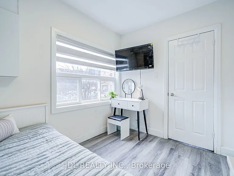 5 Sorauren Ave #3 — Photo 15