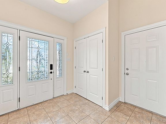 2nd image of 122 Windridge Ln