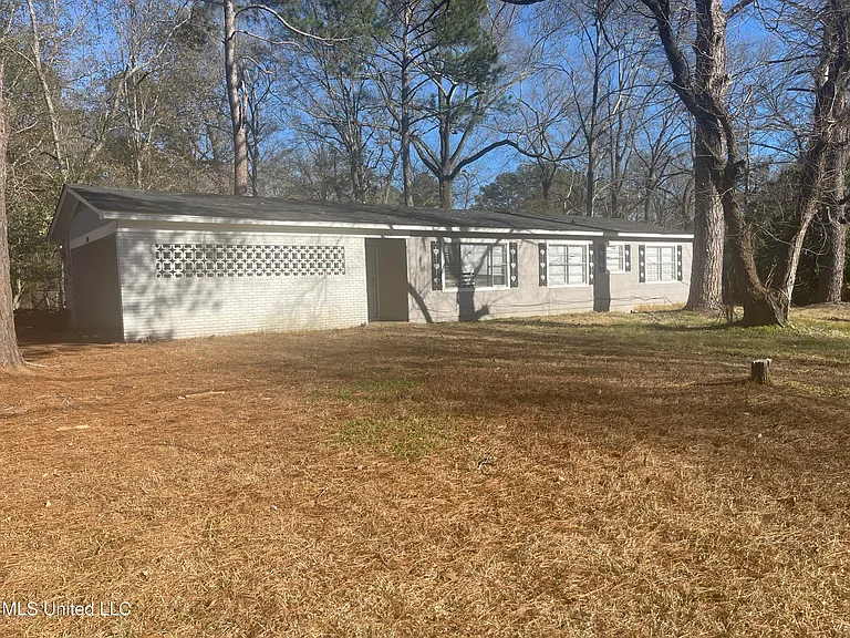 1110 Maria Dr — Photo 1