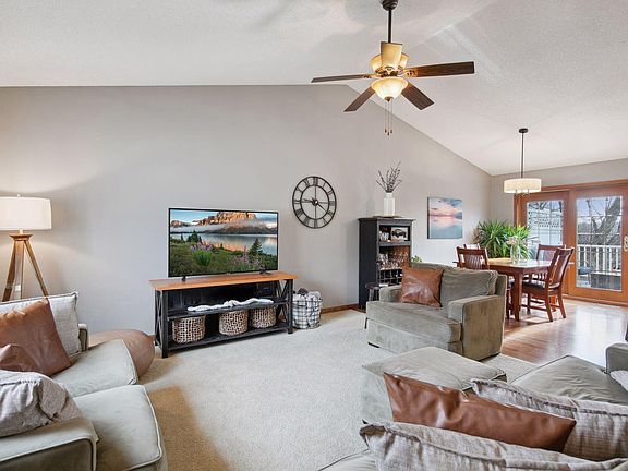 3rd image of 13611 Parkwood Dr