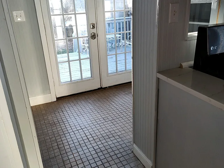 231 2nd Ave — Photo 9