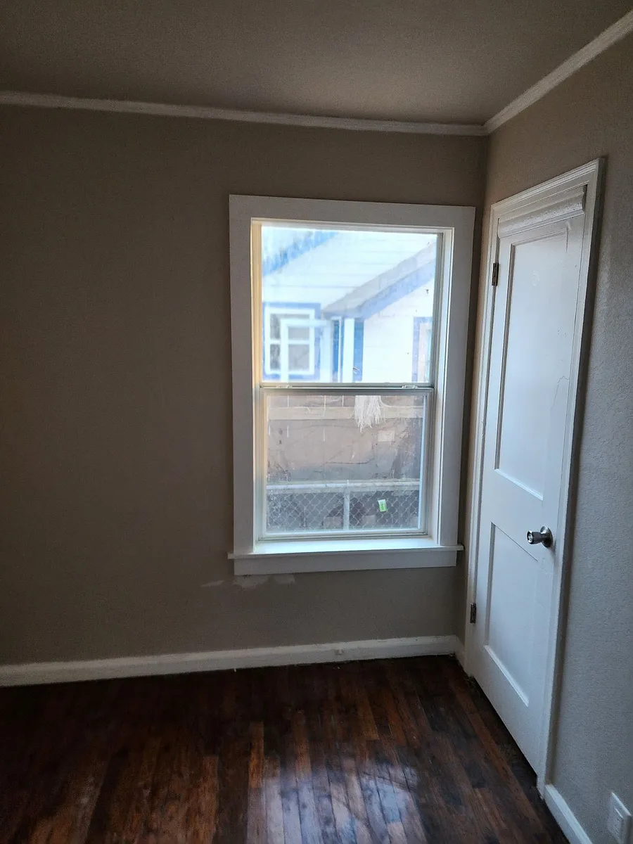 Building Photo - 1307 N Vandalia Ave #1