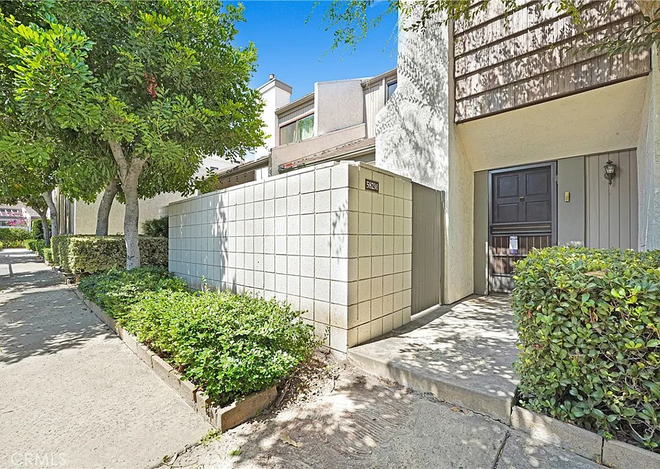 582 W Huntington Dr #M