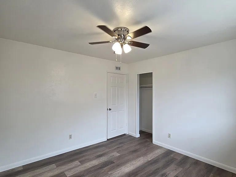 10247 Green Ash Rd — Photo 18