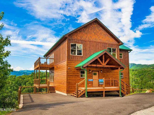 859 Sourwood Dr, Gatlinburg, TN 37738