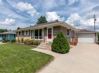 2550 11th Ave NW, Rochester, MN 55901