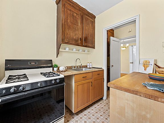 4th image of 3535 75th St APT 522