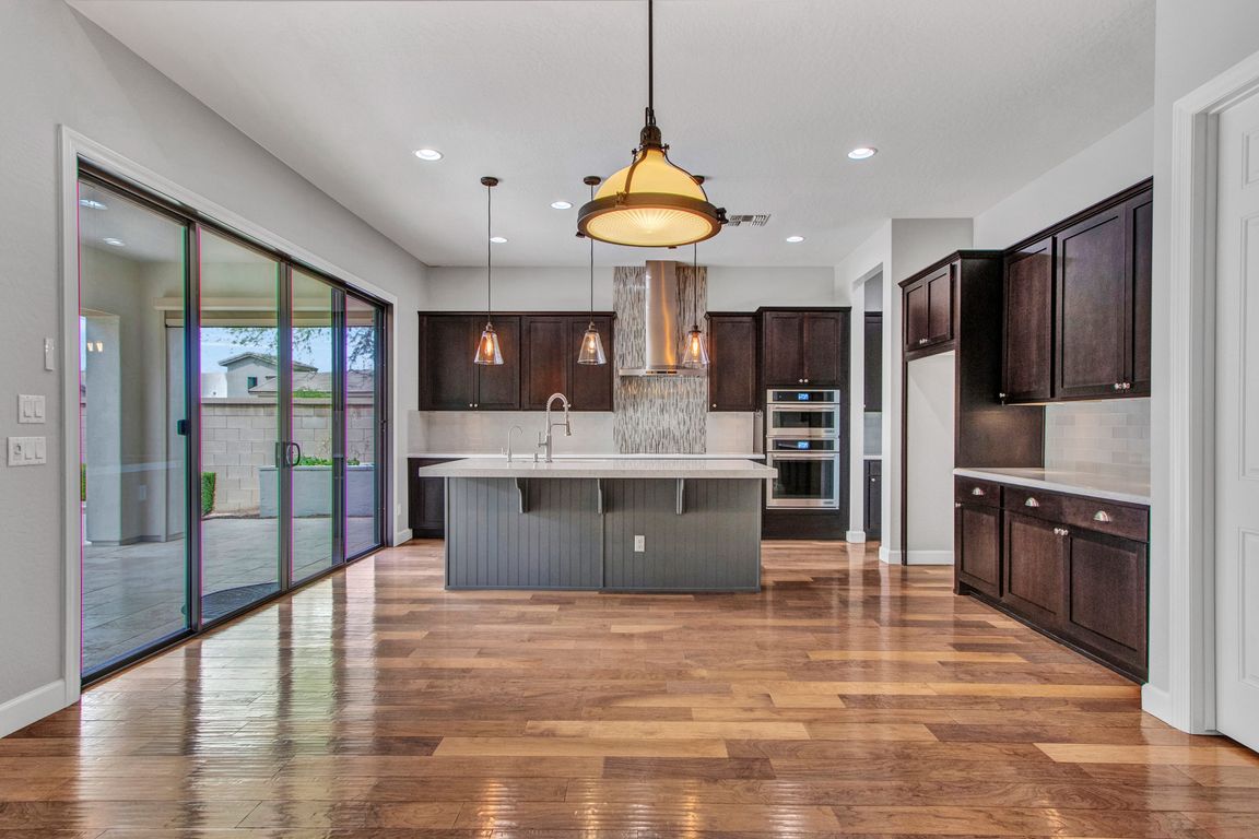 12-Eat-IN-Kitchen-(1)